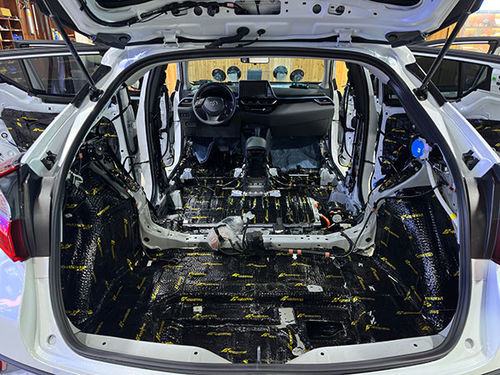 टोयोटा इजावा पूरी कार ध्वनि अछूता निर्माण मामला